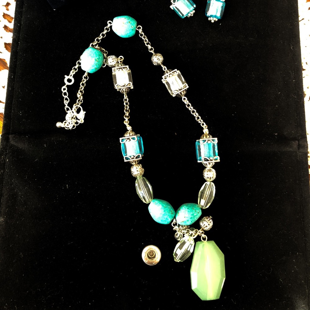 Avon Turquoise Colored Necklace & Earring Set